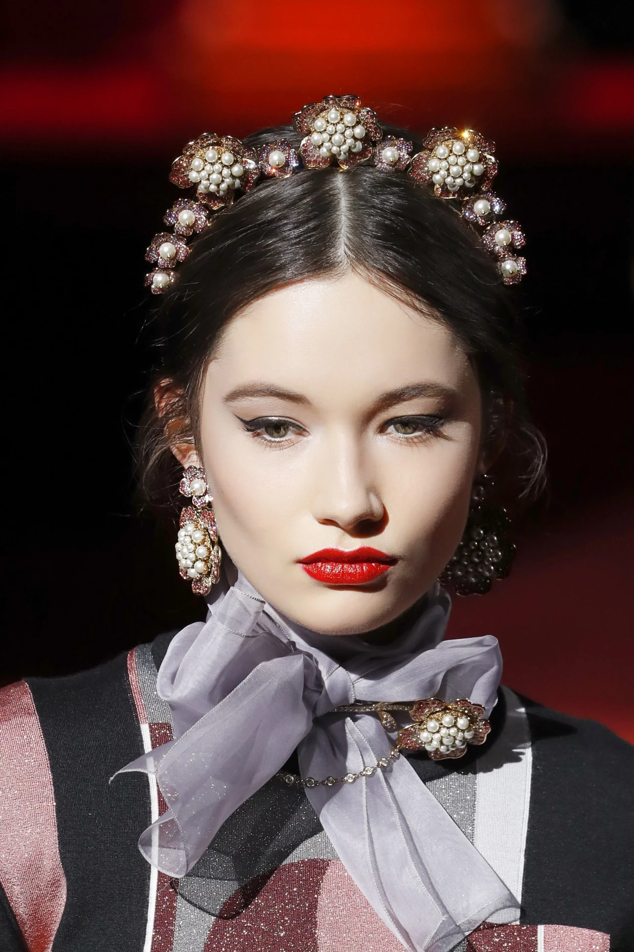 Początkowo influencerki oszalały na punkcie tych aksamitnych w rozmiarze X. Teraz Dior proponuje rozmiar XXL. To będzie istne szaleństwo. Początkowo influencerki oszalały na punkcie tych aksamitnych w rozmiarze X. Teraz Dior proponuje rozmiar XXL. To będzie istne szaleństwo.