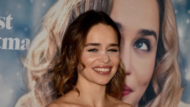 Emilia Clarke stała się rozpoznawalna za sprawą roli charakterystycznej Daenerys Targaryen w "Grze o tron". 

Niedawno brytyjska aktorka pojawiła się na niemieckiej premierze produkcji "Last Christmas". Uwagę fotoreporterów przykuł jeden szczegół w jej wyglądzie. 