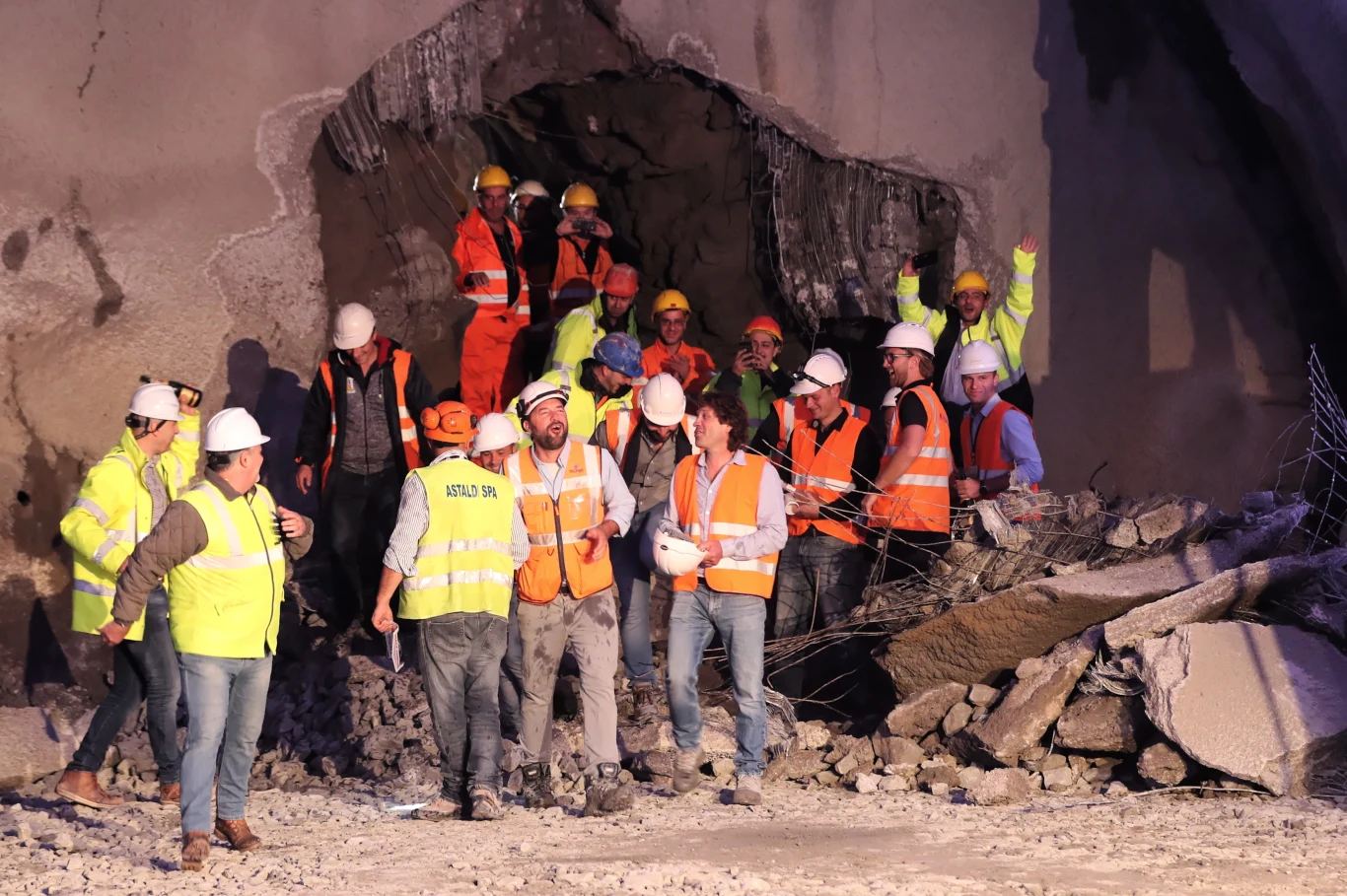 Radość z połączenia czy śmiech z inscenizacji? Radość z połączenia czy śmiech z inscenizacji?