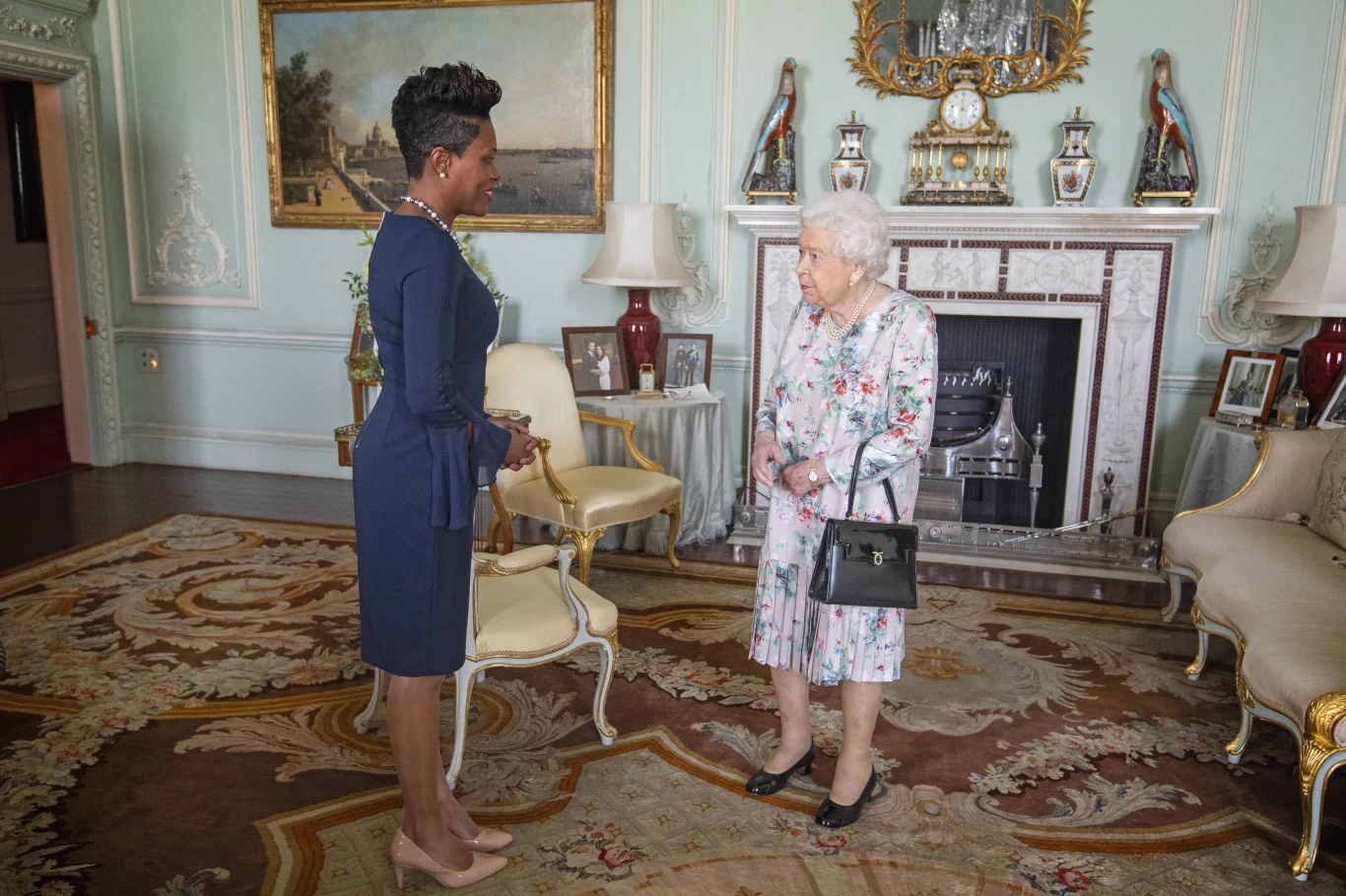 Królowa Elżbieta II podczas spotkania z Kisha Alexander-Grant Królowa Elżbieta II podczas spotkania z Kisha Alexander-Grant