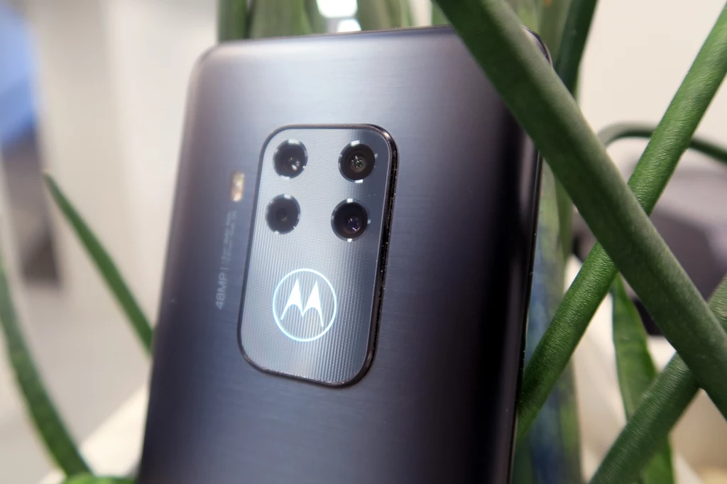 Motorola One Zoom