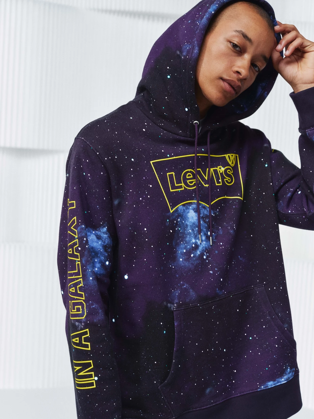Każdy model z kolekcji zawiera ikoniczne elementy z galaktyki Star Wars - słynne archiwalne grafiki ulubionych bohaterów i statków oraz wyjątkowe elementy co-brandingu. Każdy model z kolekcji zawiera ikoniczne elementy z galaktyki Star Wars - słynne archiwalne grafiki ulubionych bohaterów i statków oraz wyjątkowe elementy co-brandingu.