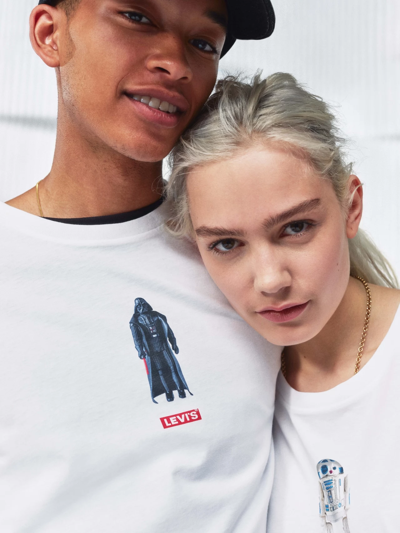 Kolekcja obejmuje szereg, zarówno klasycznych ikonicznych modeli Levi’s, jaki i inspirowanych modą uliczną ulubionych krojów. Kolekcja obejmuje szereg, zarówno klasycznych ikonicznych modeli Levi’s, jaki i inspirowanych modą uliczną ulubionych krojów.