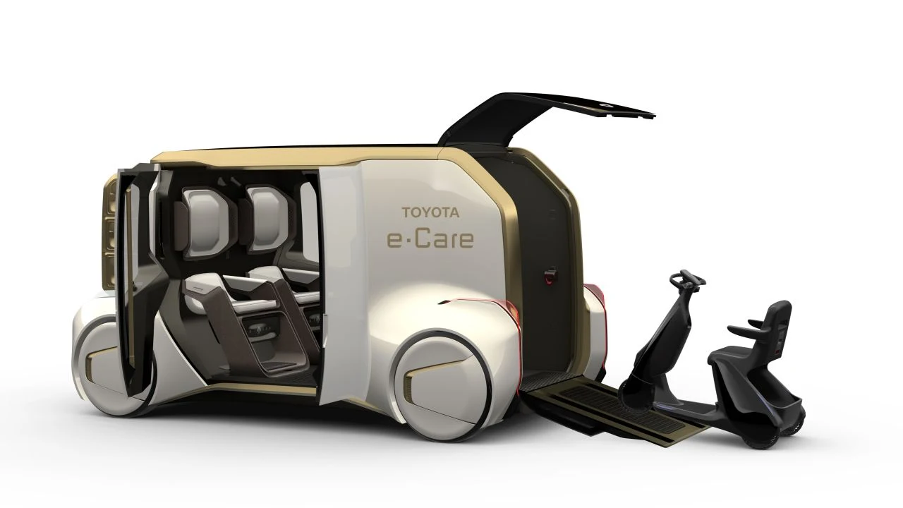 Tuż obok recepcji na gości czeka Toyota e-Care – mobilny, w pełni zautomatyzowany punkt oceny stanu zdrowia. Autonomiczny pojazd elektryczny jest wyposażony w kompletny system, który weryfikuje nasze zdrowie poprzez system czujników, kamer i specjalistycznych urządzeń. Pojazd jest wystarczająco duży, żeby zmieścić dwie osoby. Po zakończeniu badania na tablicy obok pojazdu przedstawiane są wyniki, które potem można skonsultować ze swoim lekarzem. Tuż obok recepcji na gości czeka Toyota e-Care – mobilny, w pełni zautomatyzowany punkt oceny stanu zdrowia. Autonomiczny pojazd elektryczny jest wyposażony w kompletny system, który weryfikuje nasze zdrowie poprzez system czujników, kamer i specjalistycznych urządzeń. Pojazd jest wystarczająco duży, żeby zmieścić dwie osoby. Po zakończeniu badania na tablicy obok pojazdu przedstawiane są wyniki, które potem można skonsultować ze swoim lekarzem.
