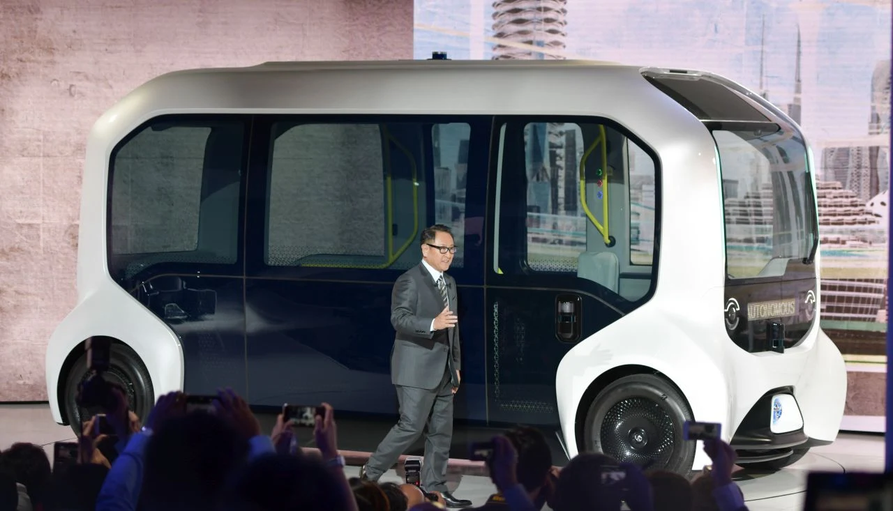 Na tegorocznych targach motoryzacyjnych w Tokio Toyota zaskoczyła wszystkich, urządzając na swoim stoisku prawdziwy park tematyczny, poświęcony futurystycznym technologiom mobilności. To bogata galeria oryginalnych, często zaskakujących pomysłów, na wykorzystanie najnowszych technologii autonomicznej jazdy, łączenia pojazdów w sieci, sztucznej inteligencji i elektrycznego napędu. Na tegorocznych targach motoryzacyjnych w Tokio Toyota zaskoczyła wszystkich, urządzając na swoim stoisku prawdziwy park tematyczny, poświęcony futurystycznym technologiom mobilności. To bogata galeria oryginalnych, często zaskakujących pomysłów, na wykorzystanie najnowszych technologii autonomicznej jazdy, łączenia pojazdów w sieci, sztucznej inteligencji i elektrycznego napędu.