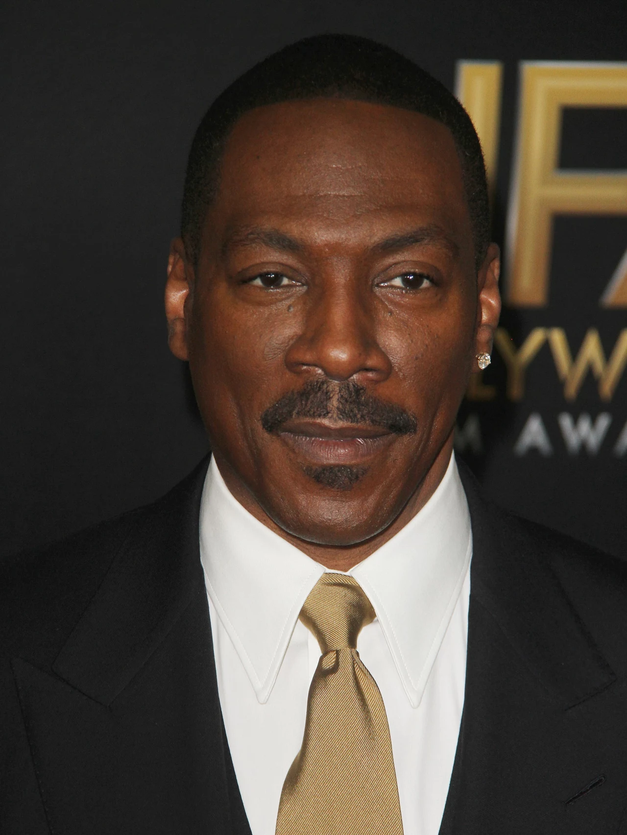 Eddie Murphy początkowo był związany z Nicole Mitchell. Para ma razem aż piątkę dzieci! Następnie aktor spotykał się z Melanie Brown ze "Spice girls", która zaszła z nim w ciążę. Eddie Murphy początkowo był związany z Nicole Mitchell. Para ma razem aż piątkę dzieci! Następnie aktor spotykał się z Melanie Brown ze "Spice girls", która zaszła z nim w ciążę.