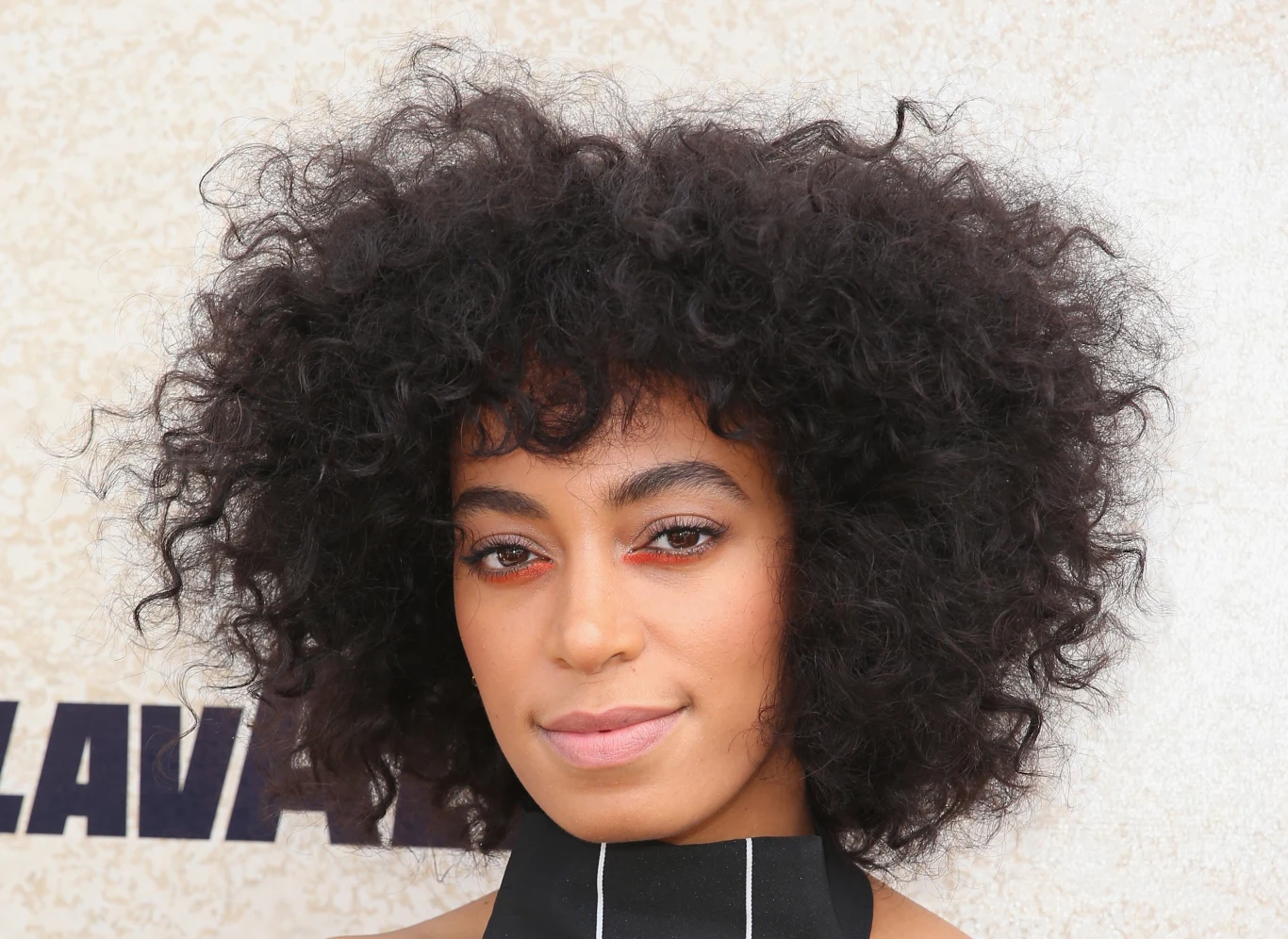 "Moje kciuki i pachy pachną jak gorączka Spongeboba" – donosiła Solange. 