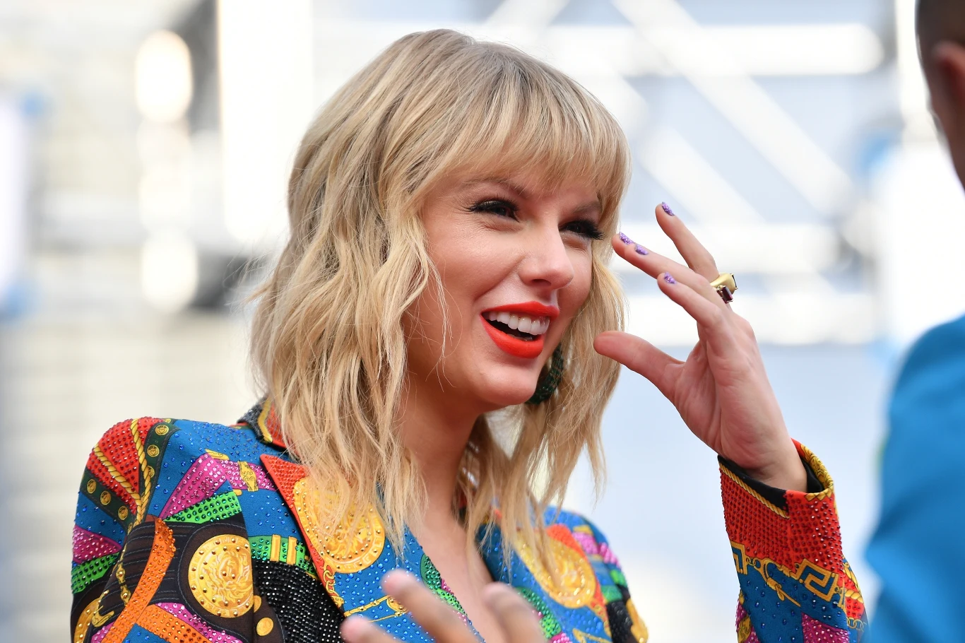 "Właśnie użyłam pisaka jako eyelinera w samolotowej łazience" – zdradzała Taylor Swift. 