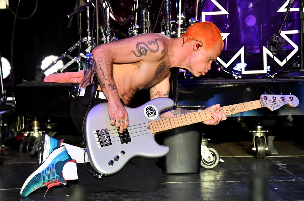 Flea (Red Hot Chili Peppers) w akcji