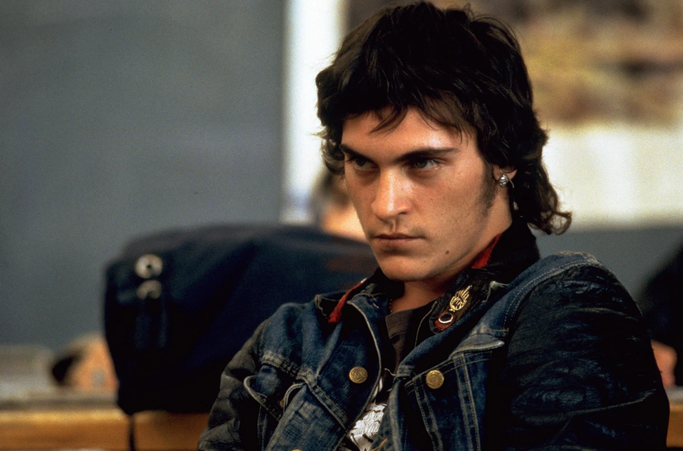 Jedną z pierwszych istotnych ról Joaquina Phoeniksa była kreacja Jimmy'ego Emmetta w "Za wszelką cenę" (gwiazdą produkcji była niezbyt wówczas znana Nicole Kidman). Role w tym filmie młody aktor zawdzięczał niejako właśnie bratu, ponieważ reżyser "Za wszelką cenę" - Gus Van Sant, powierzył mu ją właśnie ze względu na Rivera, u którego ten zagrał w "Moim własnym Idaho".