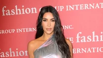 Kim Kardashian razem z mężem Kanye Westem zjawili się na gali ''FGI Night Of Stars Gala''. Modelka już nieraz zaskakiwała swoimi strojami podczas wielkich wyjść. Teraz było podobnie.