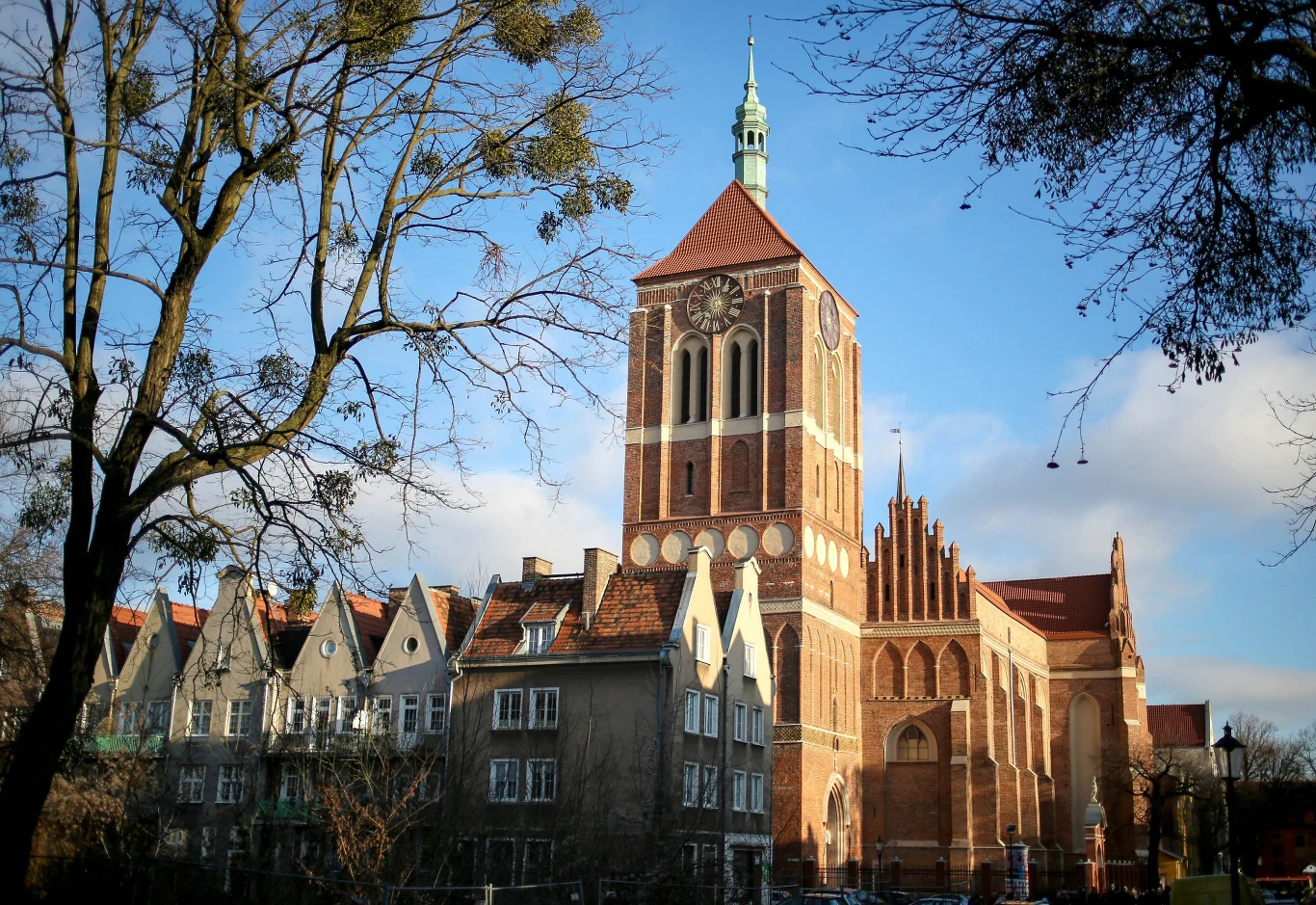 Zanim przeprowadził się do okazałej rezydencji, duchowny mieszkał w siedzibie kurii gdańskiej przy ulicy Nowickiego w Gdańsku Oliwie. Zanim przeprowadził się do okazałej rezydencji, duchowny mieszkał w siedzibie kurii gdańskiej przy ulicy Nowickiego w Gdańsku Oliwie.