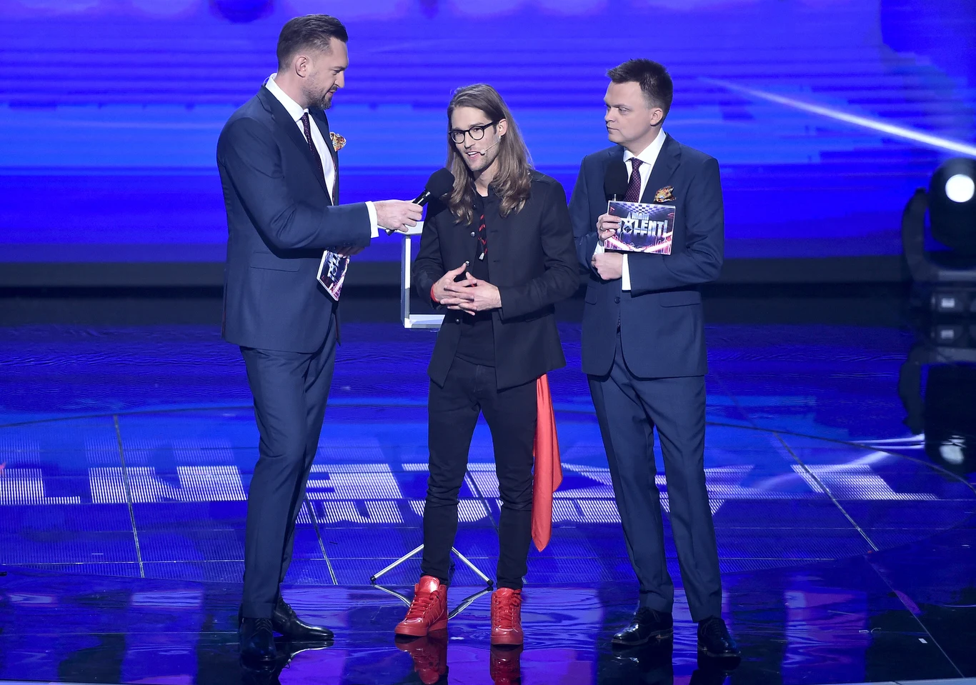 Duet prowadzących: Marcin Prokop (z lewej) i Szymon Hołownia (z prawej). W środku Maciej Kulhawik