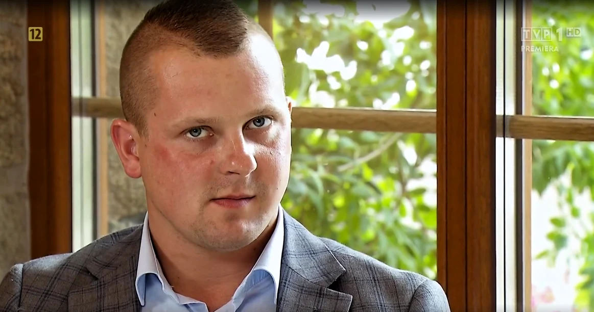 Zapewne Seweryn nie spodziewał się, że kobieta zada mu kilka niewygodnych pytań. "Musiałeś kłamać?" - zapytała go wprost Diana w siódmym odcinku. O co mogło chodzić? Okazało się, że rolnik miał kontakt z Marleną przed zaproszeniem kobiet do domu, ale się do tego nie przyznał. To nie jest zgodne z regulaminem. "Jako mężczyzna jesteś dla mnie skreślony" - powiedziała Diana.
(screen z programu)