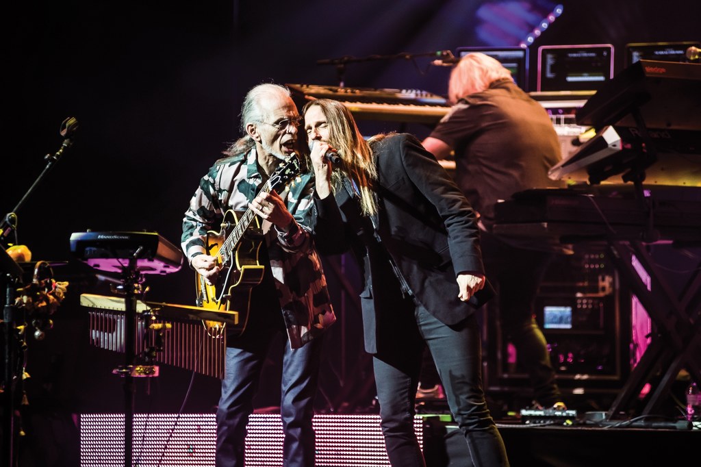 Steve Howe i Jon Davison (Yes) w akcji