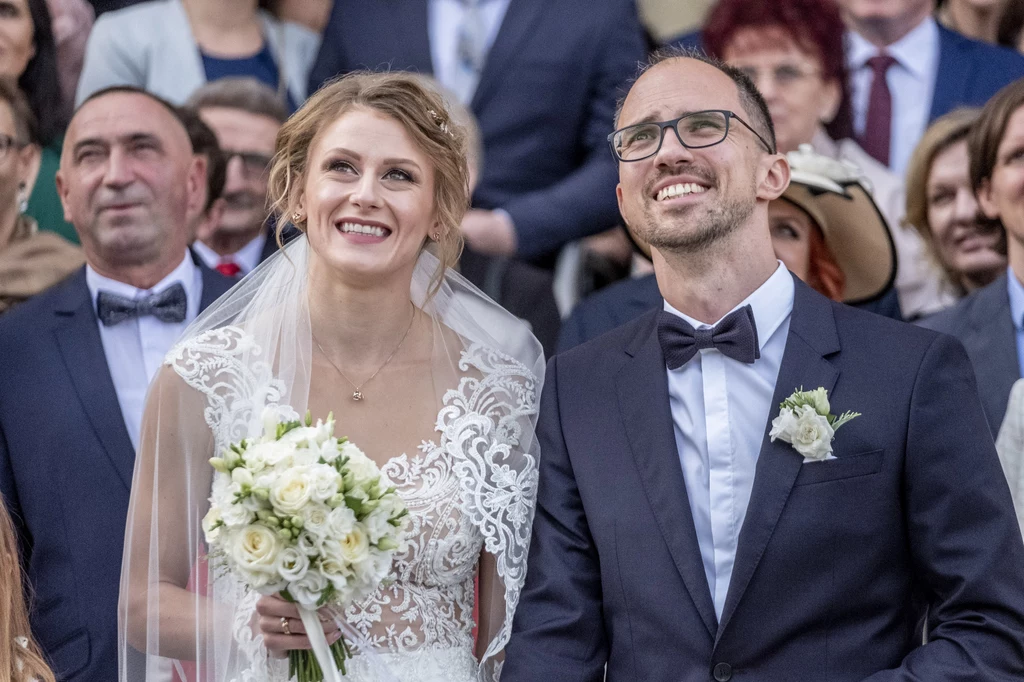 Lekkoatletka, a od soboty również żona Tomasza Zawadzkiego, zdecydowała, że nie zrezygnuje ze swojego nazwiska, ale nazwiska męża też nie odrzuciła. Będzie nosić oba. Będzie zatem Patrycją Wyciszkiewicz-Zawadzką. fot. Robert Woźniak/Polska Press/East News Lekkoatletka, a od soboty również żona Tomasza Zawadzkiego, zdecydowała, że nie zrezygnuje ze swojego nazwiska, ale nazwiska męża też nie odrzuciła. Będzie nosić oba. Będzie zatem Patrycją Wyciszkiewicz-Zawadzką. fot. Robert Woźniak/Polska Press/East News