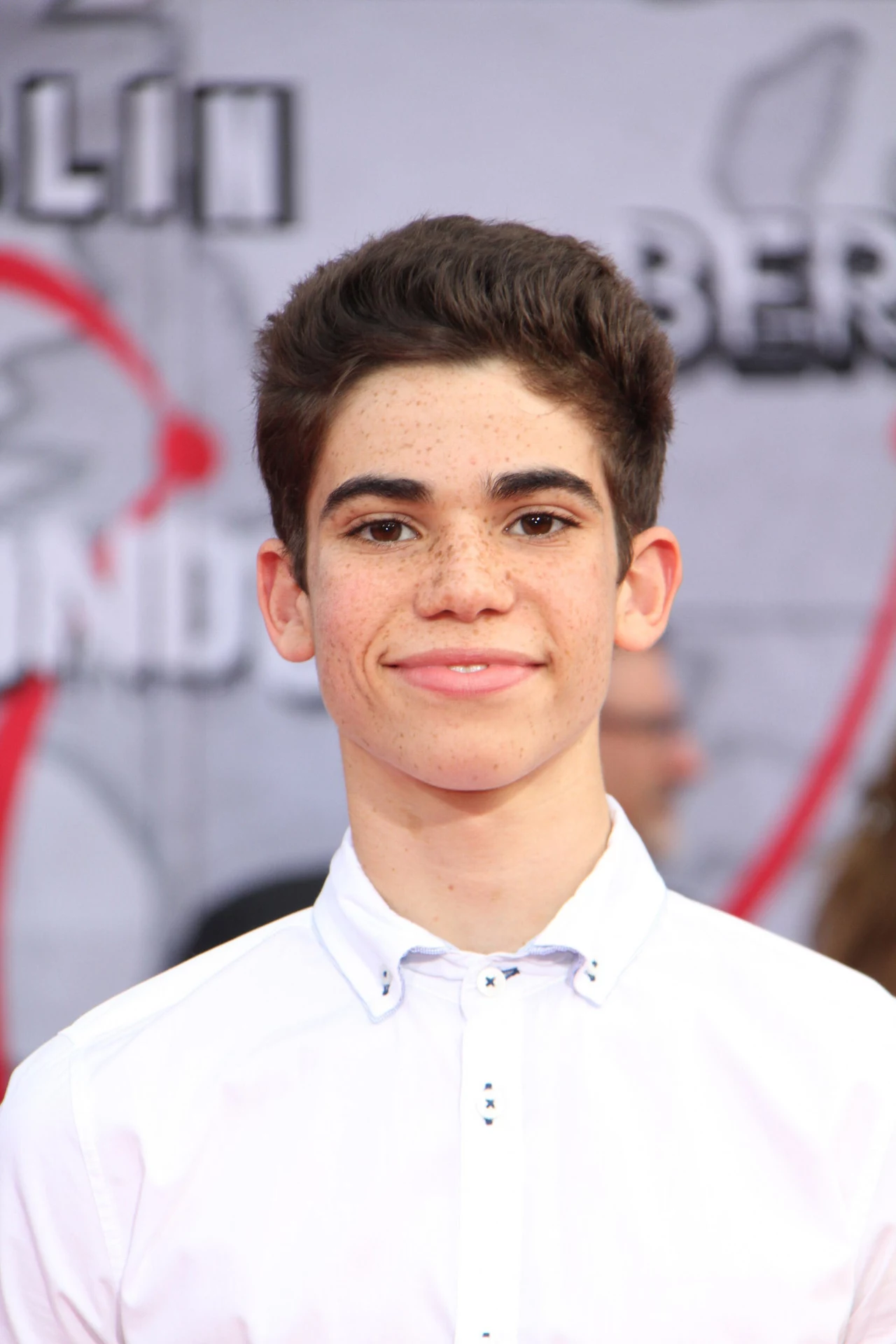Szóstego lipca tego roku odszedł młodziutki aktor znany z produkcji Disneya. Cameron Boyce zmarł we śnie. Przyczyną była epilepsja, z którą chłopak od lat się zmagał. Szóstego lipca tego roku odszedł młodziutki aktor znany z produkcji Disneya. Cameron Boyce zmarł we śnie. Przyczyną była epilepsja, z którą chłopak od lat się zmagał.