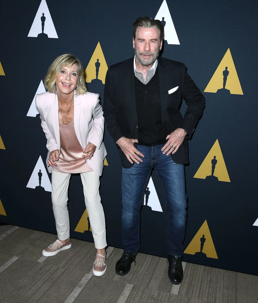 Aktorka pragnie w ten sposób wesprzeć chorych na raka, a przy okazji pozbyć się niepotrzebnych jej już pamiątek. Film "Grease" okazał się prawdziwym hitem. Charakterystyczne kostiumy aktorów i melodyjne piosenki przyczyniły się do sukcesu produkcji, która ma liczne grono oddanych fanów w każdym wieku. Aktorka pragnie w ten sposób wesprzeć chorych na raka, a przy okazji pozbyć się niepotrzebnych jej już pamiątek. Film "Grease" okazał się prawdziwym hitem. Charakterystyczne kostiumy aktorów i melodyjne piosenki przyczyniły się do sukcesu produkcji, która ma liczne grono oddanych fanów w każdym wieku.