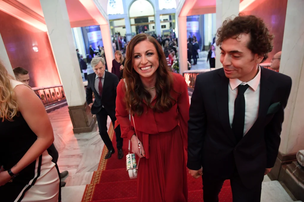 Justyna Kowalczyk z nowym partnerem - alpinistą Kacprem Tekielim podczas jubileuszowej Gali 100-lecia Polskiego Komitetu Olimpijskiego Justyna Kowalczyk z nowym partnerem - alpinistą Kacprem Tekielim podczas jubileuszowej Gali 100-lecia Polskiego Komitetu Olimpijskiego