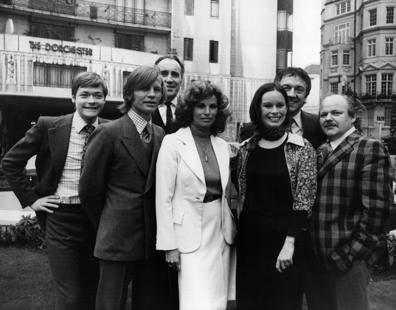 Brtytyjski aktor Roy Kinnear (P) nie miał szczęścia na planie "Powrotu muszkieterów" (1989). Dzień po tym, jak upadł z konia podczas realizacji jednej ze scen, aktor zmarł w szpitalu wskutek komplikacji związanych ze złamaną miednicą.