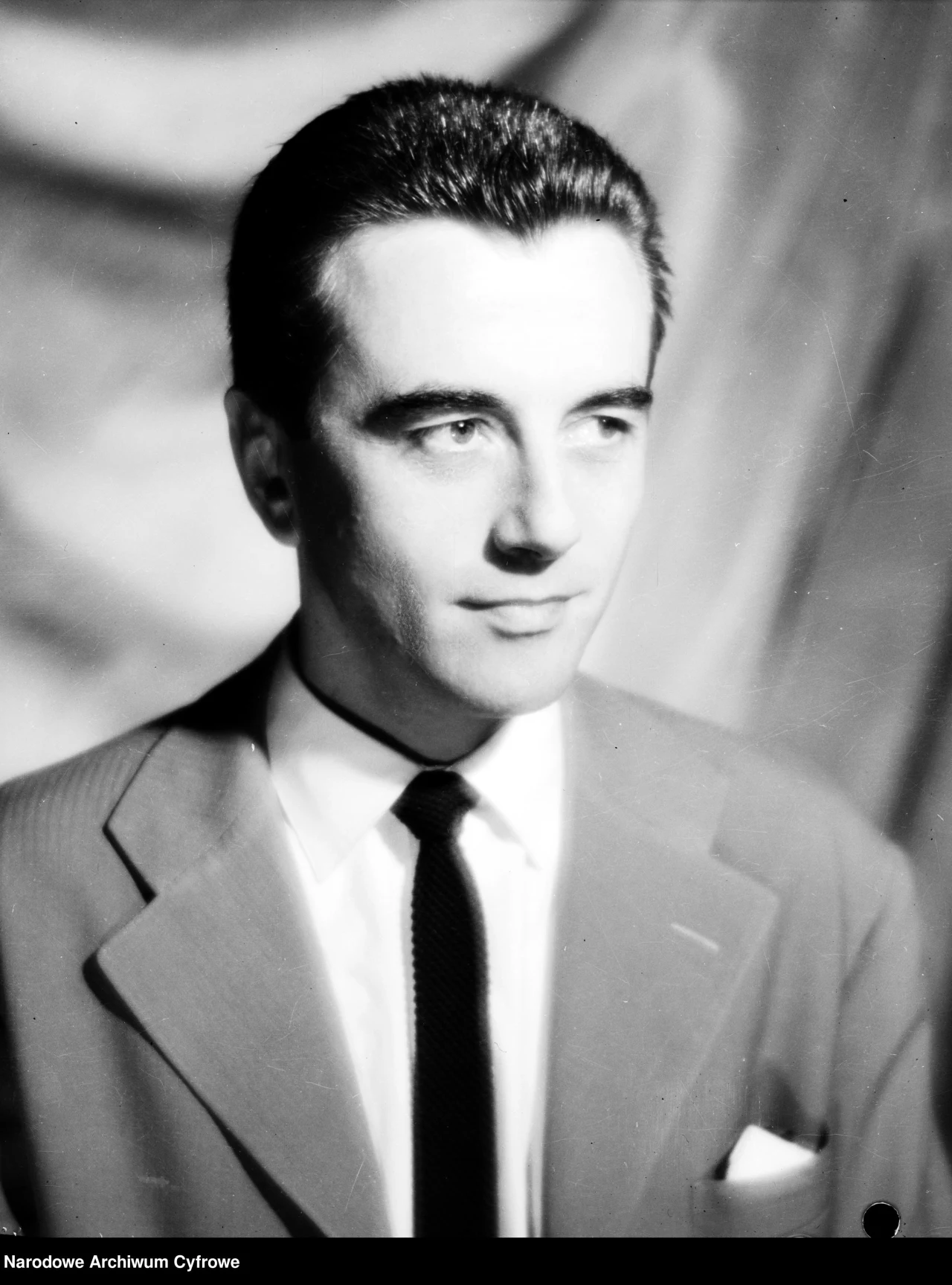 Po latach Andrzej Łapicki otrzymał od swojej wielbicielki list. "Był bardzo piękny. Romantyczny. Nie do wiary. A widzieliśmy się w życiu ledwie kilka minut!" - wspominał aktor. List przywiozła jego córka, Zuzanna. Panie poznały się w Rzymie w 1986 roku. Ówczesny mąż Zuzanny, Daniel Olbrychski, kręcił tam z Liv Ullmann film "Żegnaj, Moskwo".