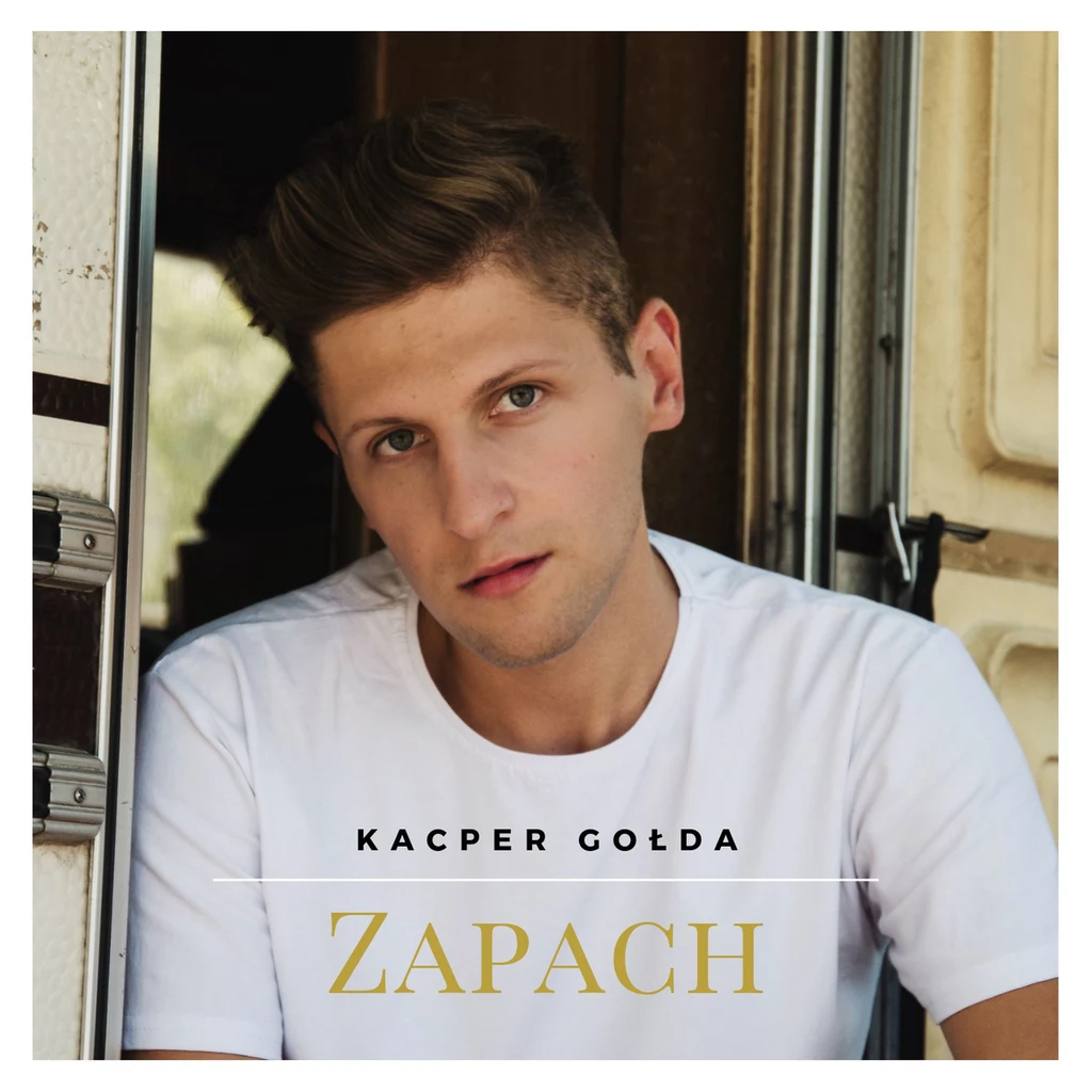 Kacper Gołda na okładce singla "Zapach"