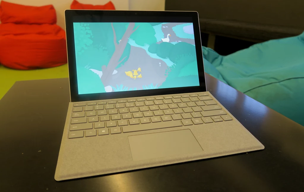 Surface Pro 7 i "Untitled Goose Game"