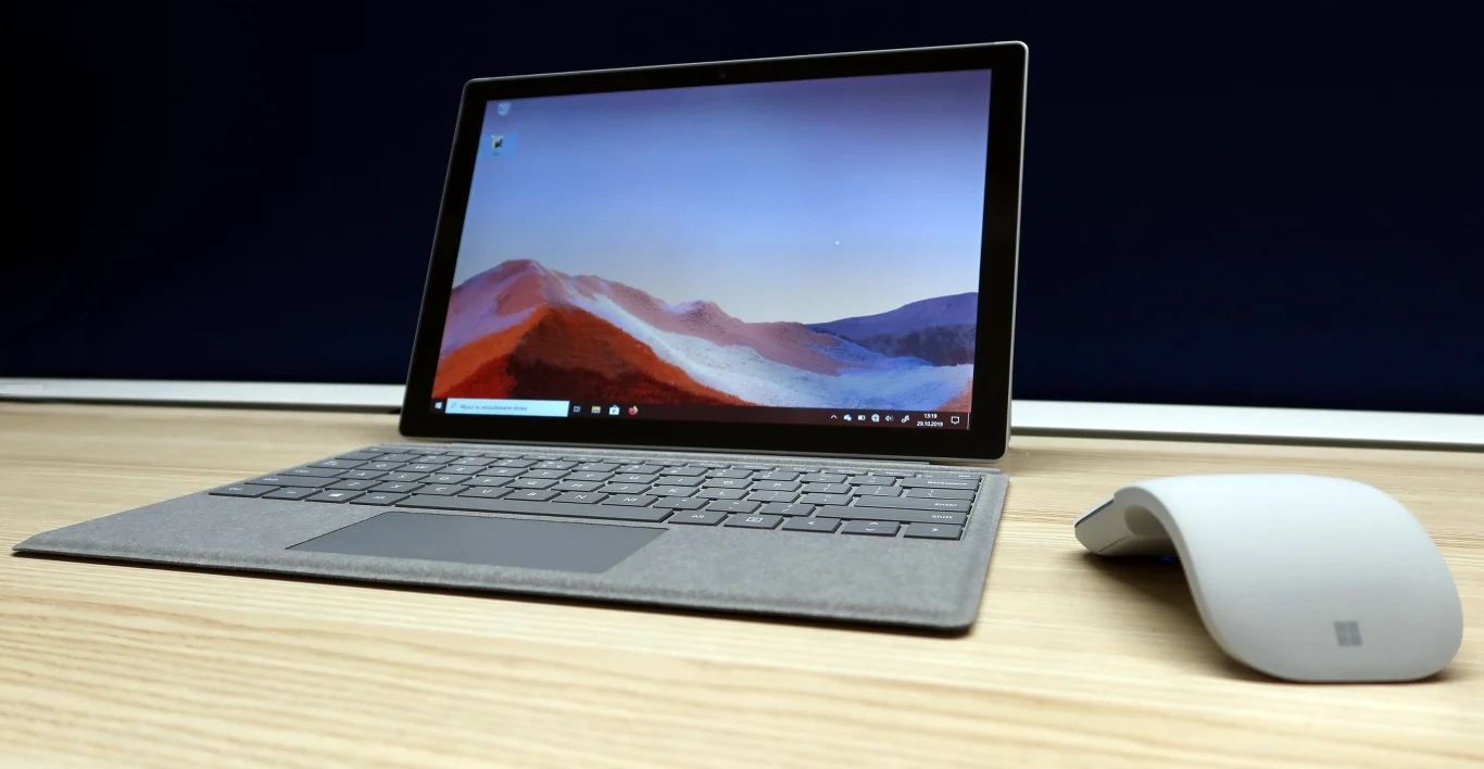 Microsoft Surface Pro 7 i Surface Arc Mouse Microsoft Surface Pro 7 i Surface Arc Mouse