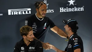 Lewis Hamilton (u góry) z Robertem Kubicą (z prawej) i Romainem Grosjeanem