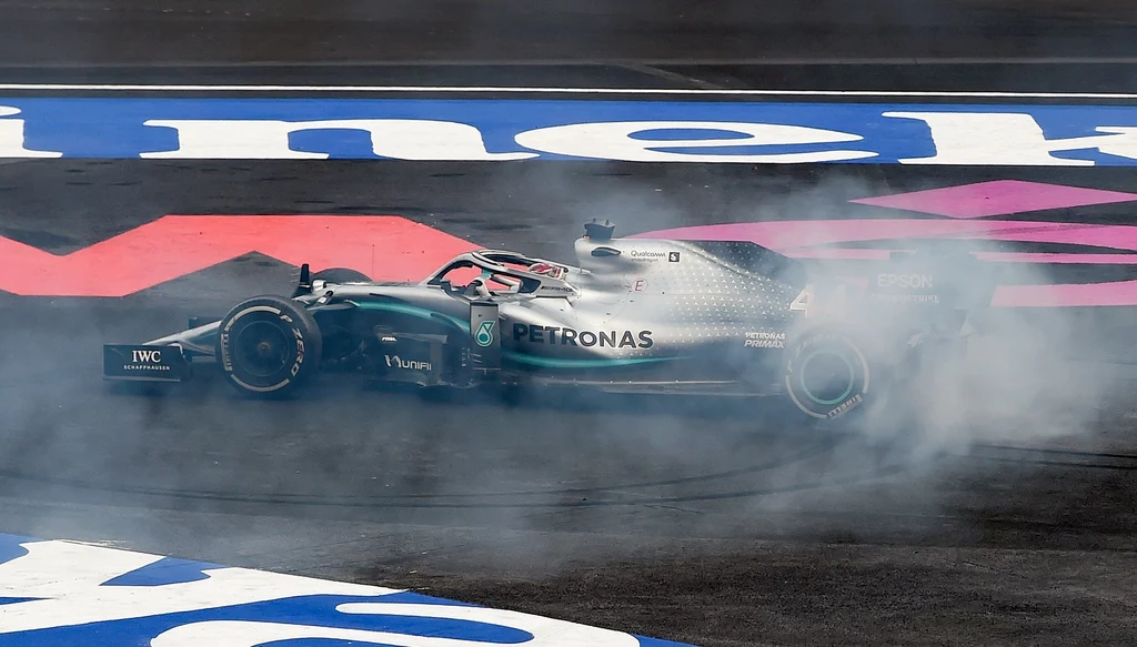 Lewis Hamilton w bolidzie Mercedesa Lewis Hamilton w bolidzie Mercedesa