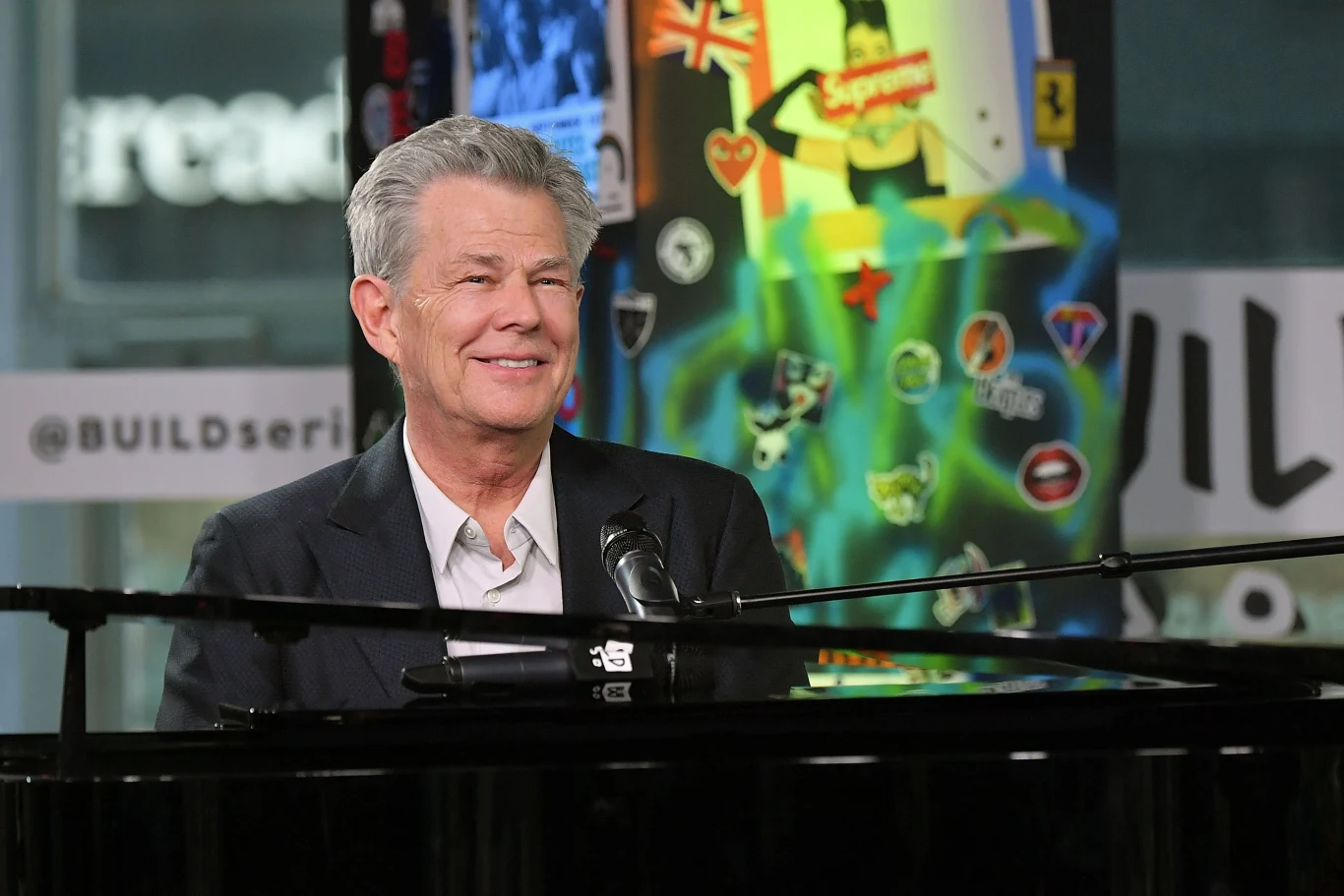 David Foster jest założycielem fundacji, która wspiera dzieci wymagające przeszczepów medycznych. 