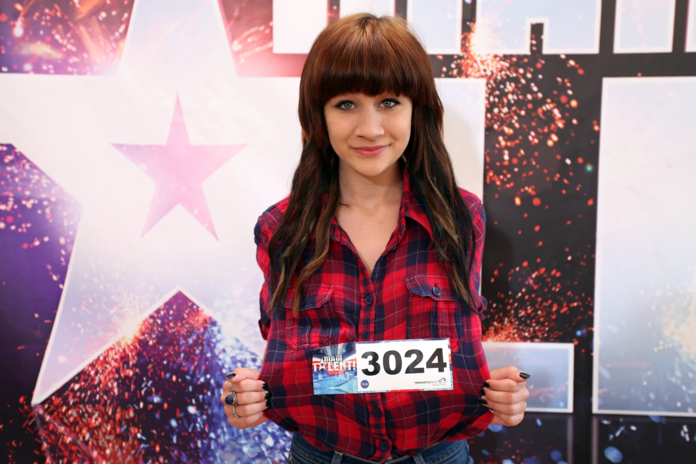 Agata Dziarmagowska po "Mam talent" (półfinał piątej edycji) zgłosiła się do "X Factora", gdzie trafiła pod skrzydła Ewy Farnej. Nie był to jednak epizod zbyt długi, bo jurorka postanowiła pożegnać się z uczestniczką w drugim etapie programu, czyli już w domach jurorskich. Wokalistka szybko podpisała kontrakt i zaczęła pracować nad debiutanckim albumem. Po drodze zaprezentowała również single "Mogę wszystko, nic nie muszę" oraz "Blisko mnie". W pewnym momencie swojej rozwijającej się kariery Dziarmagowska postawiła na zdecydowaną zmianę wizerunku oraz kierunku, w którym podąża jej muzyka. Słodki pop zastąpiła elektronika, R&B i hip hop. Wokalistka przefarbowała również włosy i pokazała swoje zdecydowanie bardziej drapieżne oblicze. Już jako Dziarma wypuściła dwa single "Kawaii" i "Coolaid". W 2018 roku Dziarmę mogliśmy usłyszeć w singlach z raperami - wsparła Adiego Nowaka w numerze "Placebo" oraz Malika Montanę w kawałku "Drogie zabawki".