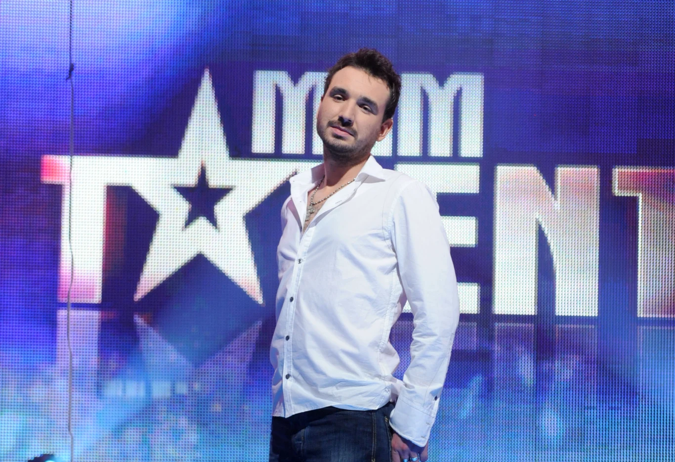 Mateusz Ziółko w 2008 r. zajął 4. miejsce w pierwszej edycji "Mam talent!". Zaliczył także inne konkursy typu talent show - w 2012 dotarł do półfinału "Must Be the Music" (Polsat), w 2013 wygrał "The Voice of Poland" (TVP). Triumfował także w jubileuszowej, dziesiątej edycji "Twoja twarz brzmi znajomo" (Polsat). W maju 2017 r. wydał swoją debiutancką płytę "Na nowo", którą promowały single "W płomieniach", "Szkło", "Planety" i "Na nowo". Z tego wydawnictwa pochodzą także utwory nagrane we współpracy z Liberem ("7 rzeczy") i Sylwią Grzeszczak ("Bezdroża").