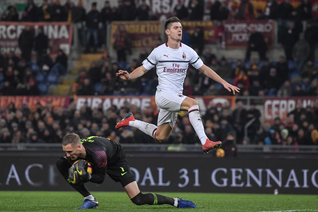 Teraz choć w jakimś stopniu jest podobny do realnego siebie. Dużo lepiej natomiast wykonane są postaci wyżej wspomnianych Ribery’ego oraz Felixa. Prócz tego aktualizacje otrzymali między innymi: Marcelo, Thibaut Courtois, Vinicius Junior czy Beniamin Pavard. 