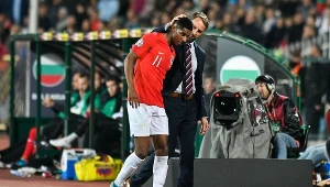 Gareth Southgate rozmawia z Marcusem Rashfordem
