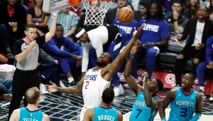 Kawhi Leonard (oddaje rzut) z Los Angeles Clippers znów skuteczny