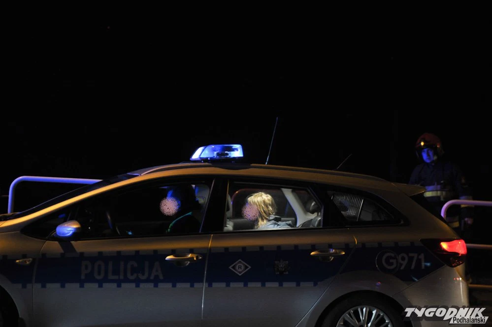 Dobrze, że udało się uchronić rejon cmentarza. W aucie był mężczyzna i kobieta. Trwa jego przesłuchanie - informuje Roman Wieczorek, rzecznik prasowy zakopiańskiej policji. Dobrze, że udało się uchronić rejon cmentarza. W aucie był mężczyzna i kobieta. Trwa jego przesłuchanie - informuje Roman Wieczorek, rzecznik prasowy zakopiańskiej policji.