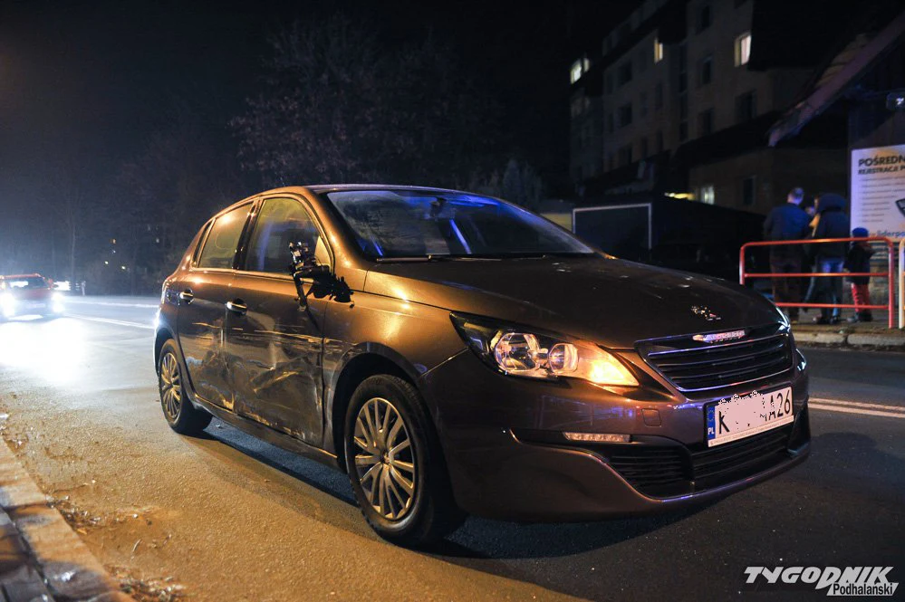 Honda uderzyła w inne auto. Honda uderzyła w inne auto.