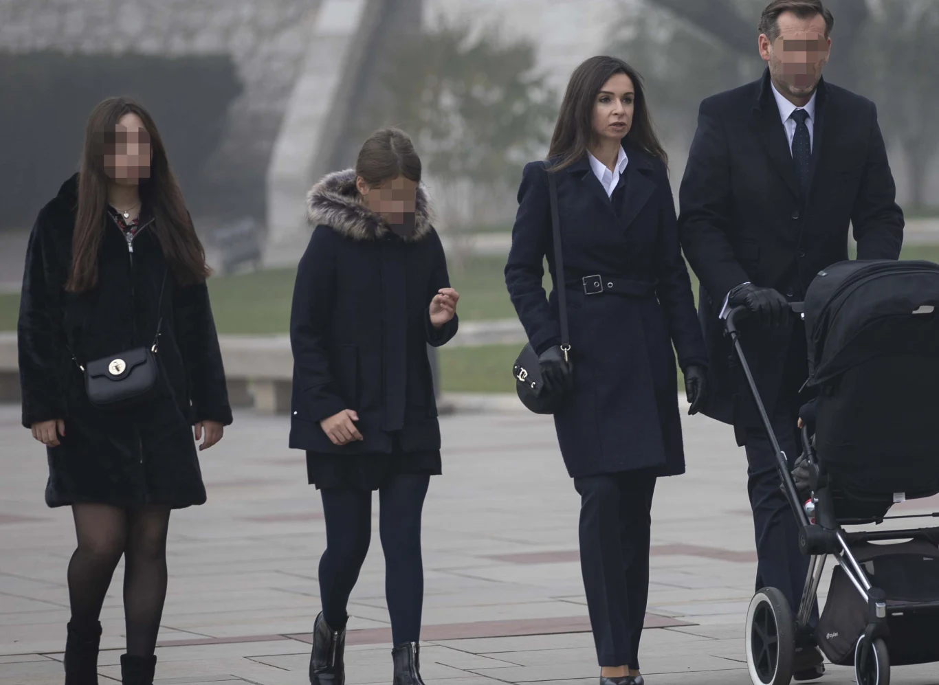 Marta Kaczyńska wraz z rodziną odwiedziła grób rodziców Marta Kaczyńska wraz z rodziną odwiedziła grób rodziców