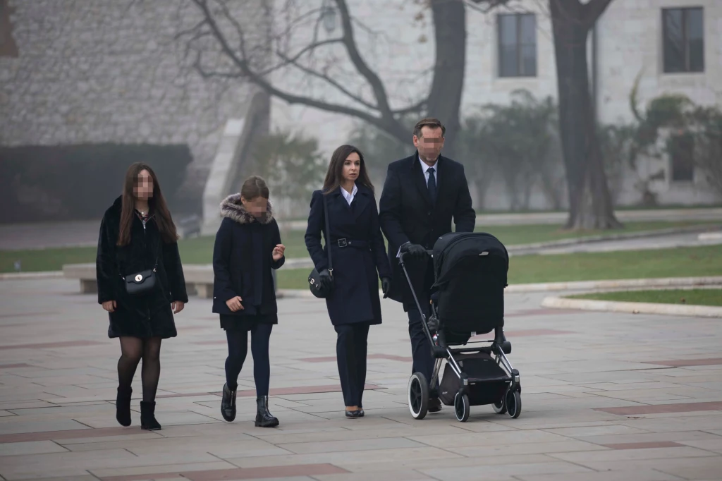 Marta Kaczyńska wraz z rodziną odwiedziła grób rodziców Marta Kaczyńska wraz z rodziną odwiedziła grób rodziców