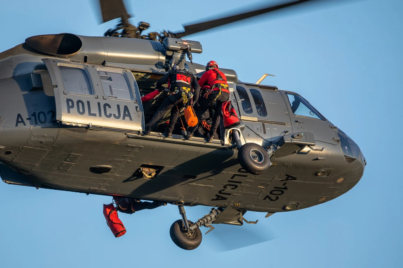 Te bardziej zaawansowane są niedostępne i zamawiający musi je zakupić we własnym zakresie, starając się o zgodę amerykańskiego Kongresu, lub kupić sprzęt dostępny na rynku.