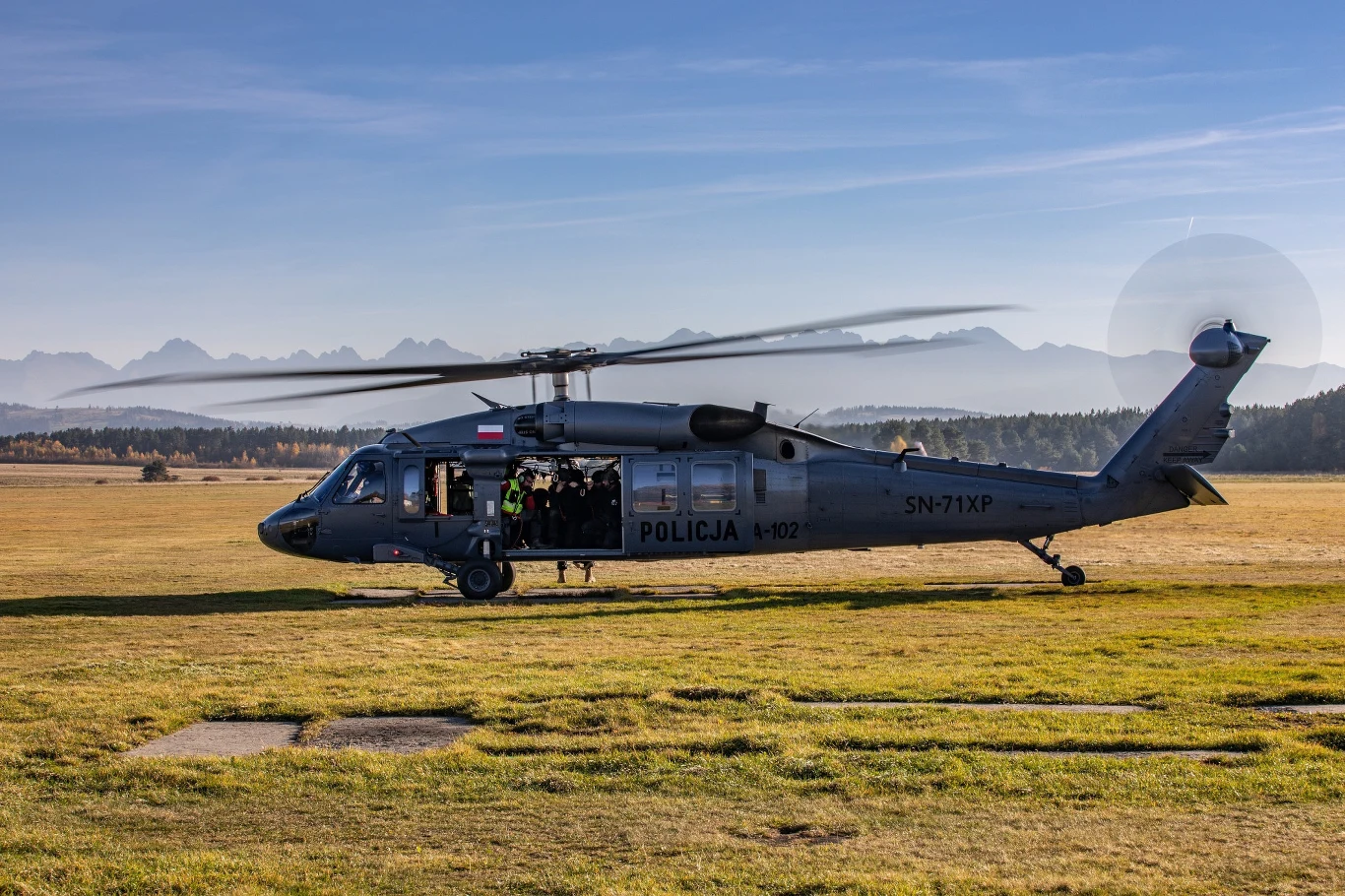 Jednym z ważniejszych jest hamulec wirnika głównego, dotychczas spotykany głównie w śmigłowcach morskich. W przypadku policyjnego śmigłowca zastosowanie hamulca daje możliwość pracy silników z pełną mocą podczas szybkiego załadunku, z jednoczesnym utrzymywaniem nieruchomych łopat wirnika. 