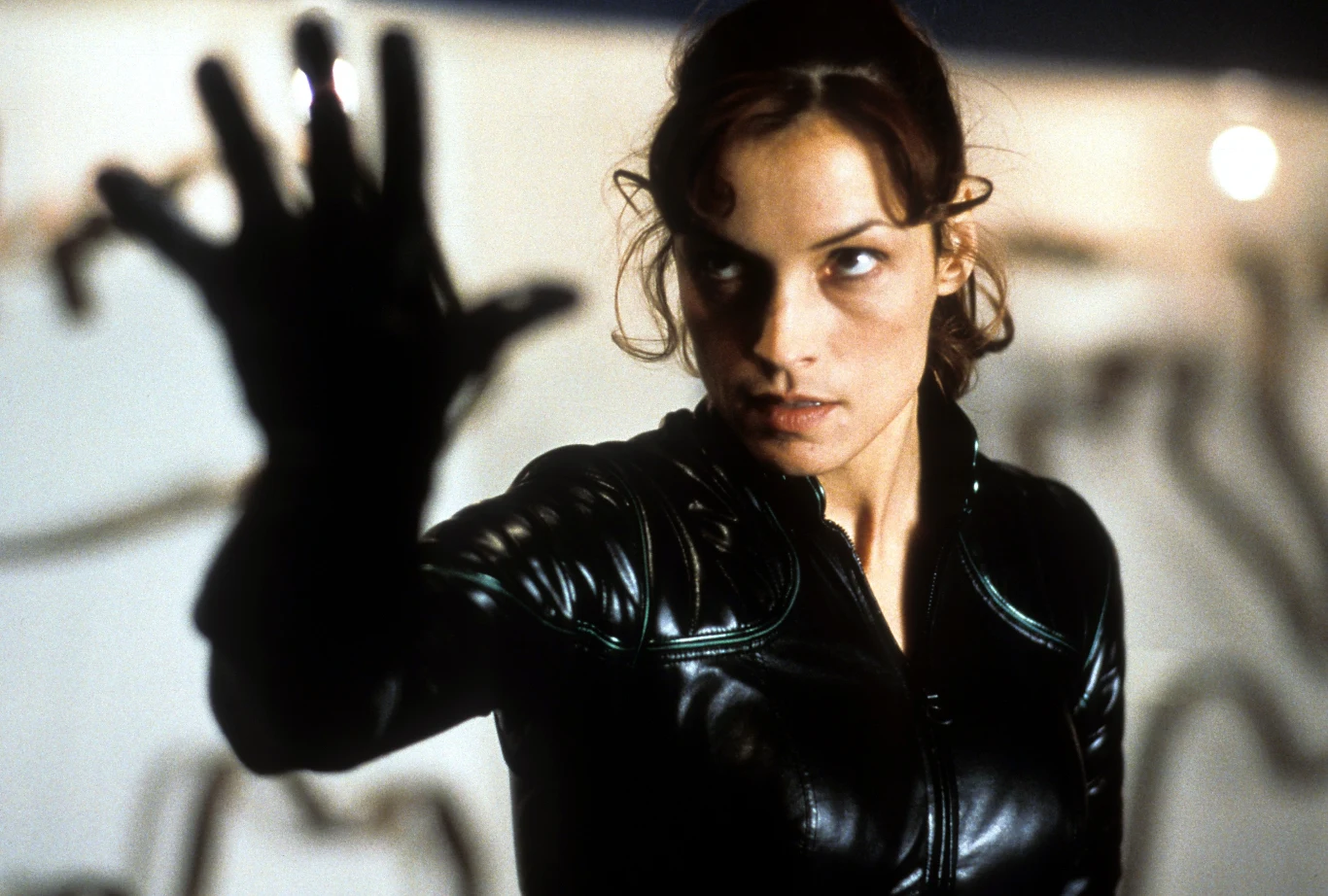 Wreszcie otrzymała propozycję występu w filmie "X-Men" (2000)...

W ekranizacji komiksu Marvela Janssen wcieliła się w postać doktor Jean Grey. Aktorkę mogliśmy oglądać w 5 filmach serii "X-Men". W trzeciej odsłonie - "X-Men: Ostatni bastion" - jej bohaterka przeszła drastyczną przemianę, powracając jako odrodzona Dark Phoenix.