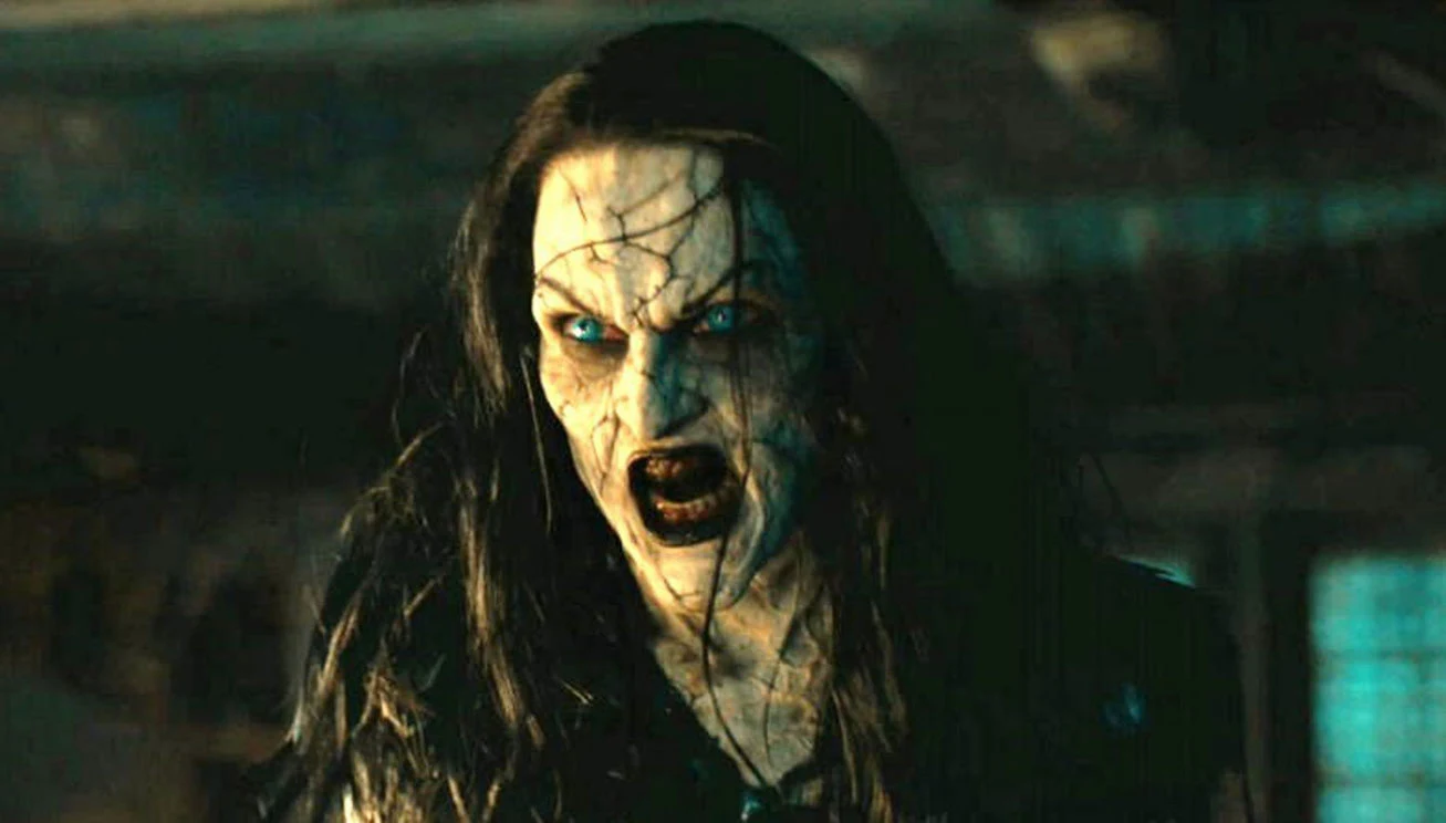 W 2013 roku twórca serialu "Hemlock Grove" - Eli Roth - obsadził Janssen w roli Olivii Godfrey, budzącej grozę pół-wiedźmy, pół-demona, która rządzi tytułowym miasteczkiem. Aktorka przyznaje jednak, że nigdy nie była miłośniczką horrorów gore. - Ciężko jest mi wytrzymać na planie z tą ogromną ilością krwi, ale przez cały pierwszy i drugi sezon trwałam dzielnie na posterunku, kurczowo trzymając się tej myśli, że gram w czymś w rodzaju "Miasteczka Twin Peaks"... - śmieje się aktorka.