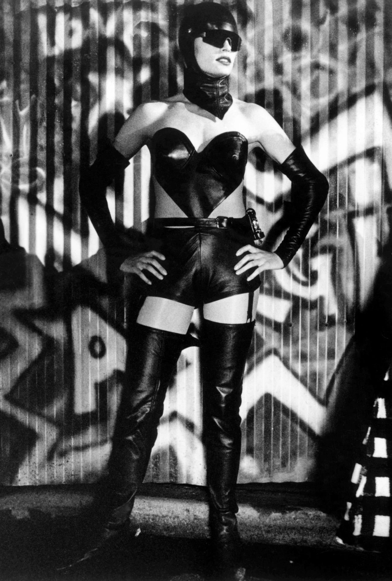Czasy, gdy była modelką, przypomniała dzięki występowi w telewizyjnym filmie "Model by Day" (1994), gdzie zagrała Lady X - niekwestionowaną ozdobę wybiegów, która pod osłoną nocy wymierza sprawiedliwość w duecie ze swym mistrzem karate.