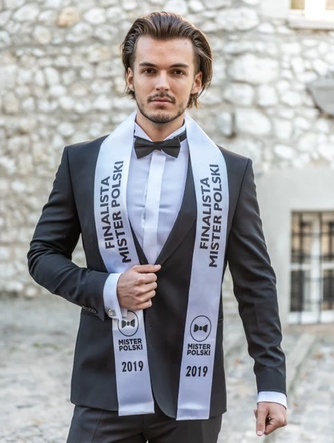 Mateusz Spiż, 21 lat, Jelenia Góra Pracuję jako dj w klubie muzycznym "Spiż" w Katowicach. Muzyka jest dla mnie wszystkim. Tworzenie jej, to moja pasja i główny cel w życiu. Dążę także do tworzenia autorskich projektów filmowo-muzycznych. Brałem udział w realizacji teledysków do "Spiżowych mocnych". W tym kierunku kształcę się i chcę nadal rozwijać nadal. Mateusz Spiż, 21 lat, Jelenia Góra Pracuję jako dj w klubie muzycznym "Spiż" w Katowicach. Muzyka jest dla mnie wszystkim. Tworzenie jej, to moja pasja i główny cel w życiu. Dążę także do tworzenia autorskich projektów filmowo-muzycznych. Brałem udział w realizacji teledysków do "Spiżowych mocnych". W tym kierunku kształcę się i chcę nadal rozwijać nadal.