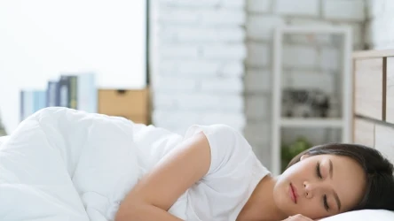 Większość osób śpi przy otwartym oknie. Czy zawsze jest to zdrowe?