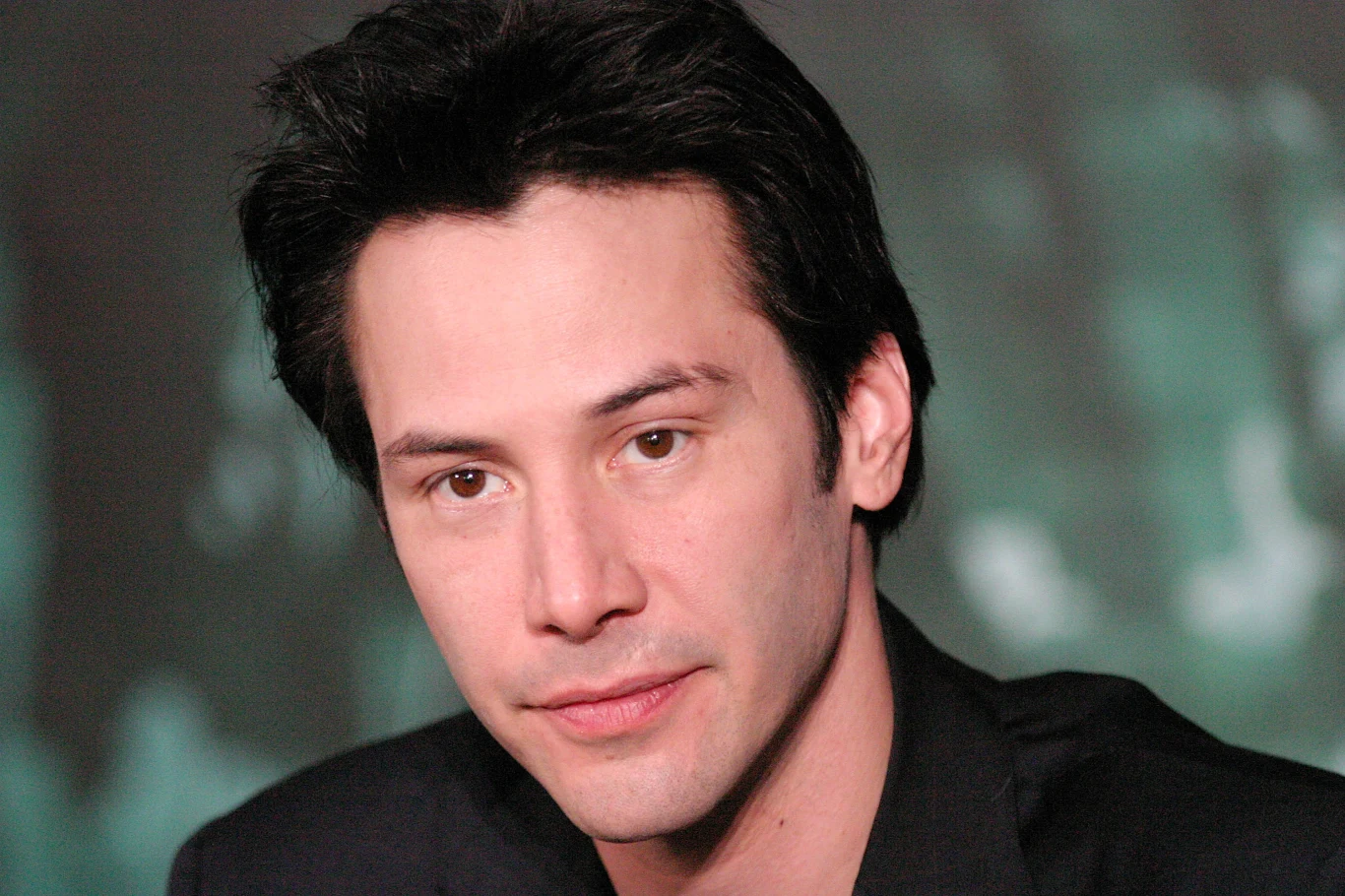 Jak podaje Gian Luca Rocco, czyli dziennikarz TGCOM 24, który rozmawiał ostatnio na konwencie Lucca Comics and Games 2019 z Lucą Wardem, czyli włoskim aktorem od lat dubbingującym Keanu Reevesa, kanadyjskiemu aktorowi tak bardzo spodobał się Cyberpunk 2077 i grana przez niego postać Johnny’ego Silverhanda, że nalegał, by podwoić jego czas na ekranie.