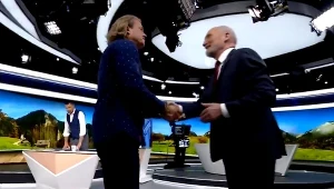 Jarosław Jakimowicz gratuluje Antoniemu Macierewiczowi