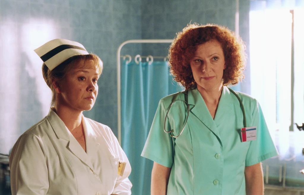 Renata Berger (z prawej) to jedyna osoba z obecnej obsady, która związana jest z "Na dobre i na złe" od samego początku